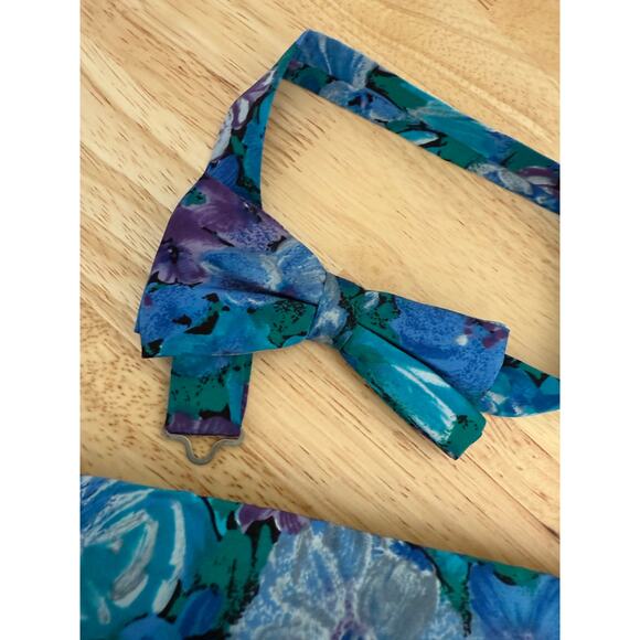 The Tie Rack Set of Matching Bow Tie & Cummerbund Blue Purple Floral One Size JL - Picture 4 of 12